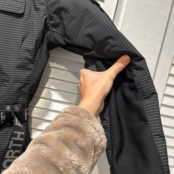 The north face sport winter jacket. - Picture 4 of 9